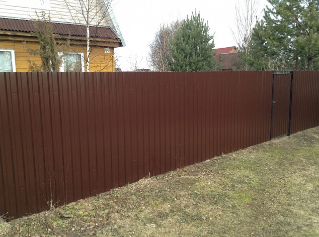 Забор из профнастила с полимерным покрытием, высота - 1,5 м в Новосибирске по низкой цене