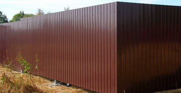Забор из профнастила с полимерным покрытием, высота - 2 м в Новосибирске по низкой цене